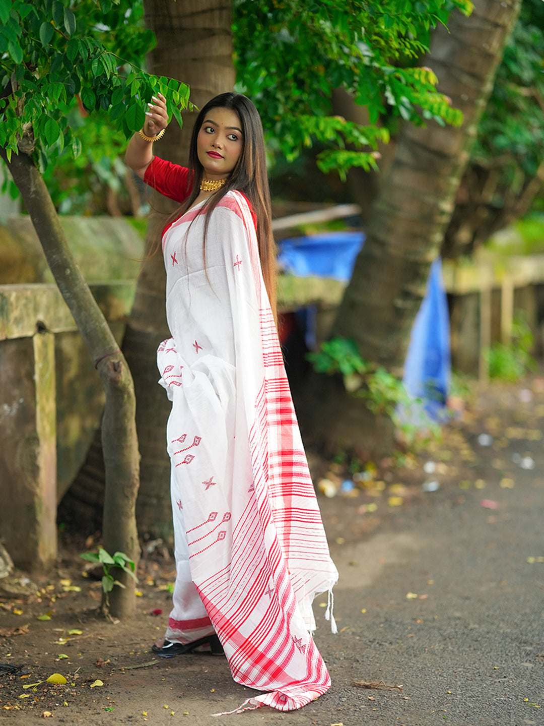 Aparna Red And White Bhuj Cotton Saree For Women