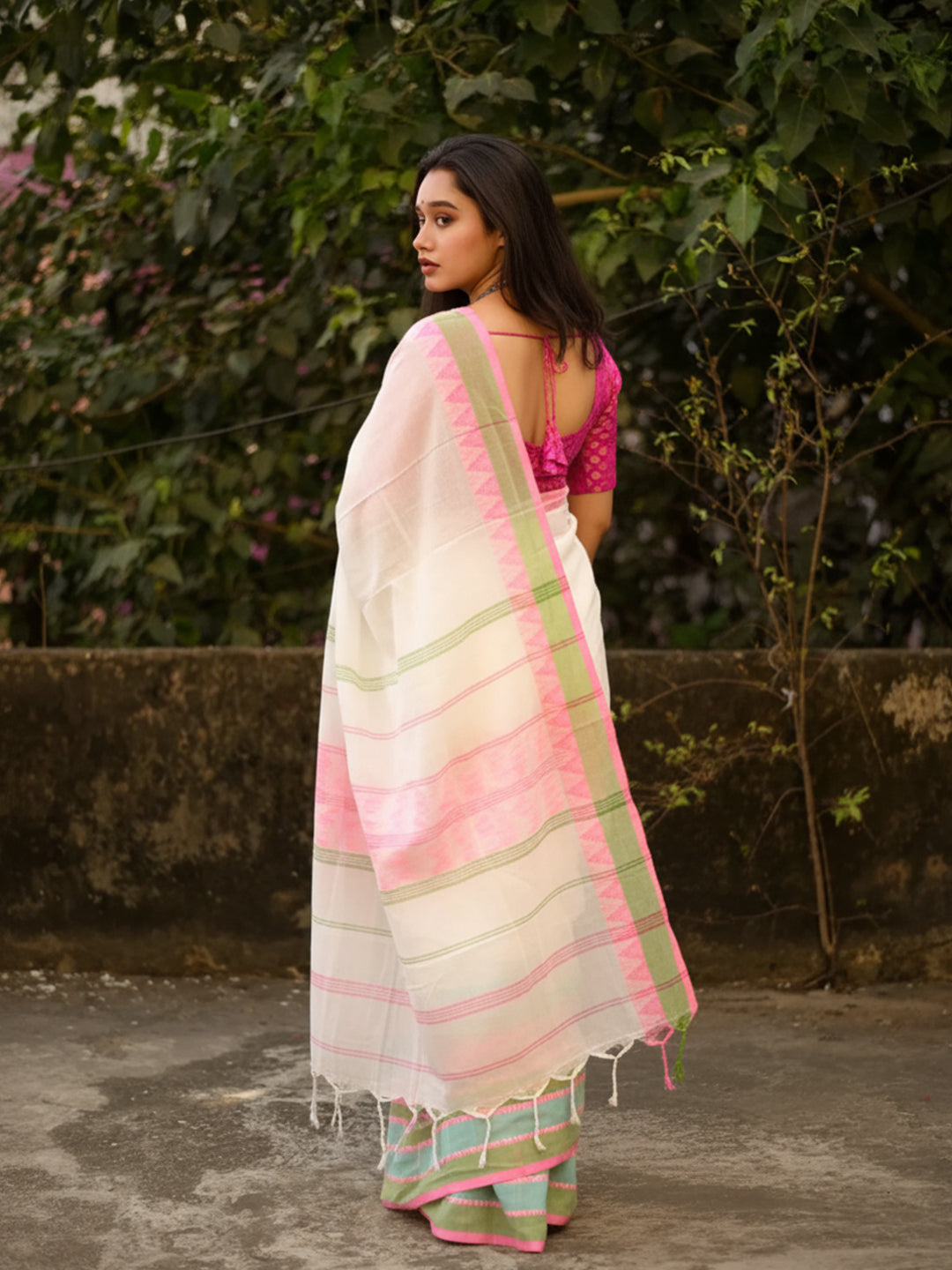 Aparna White & Pink Cotton Saree With Unstitched Blouse Piece For Women