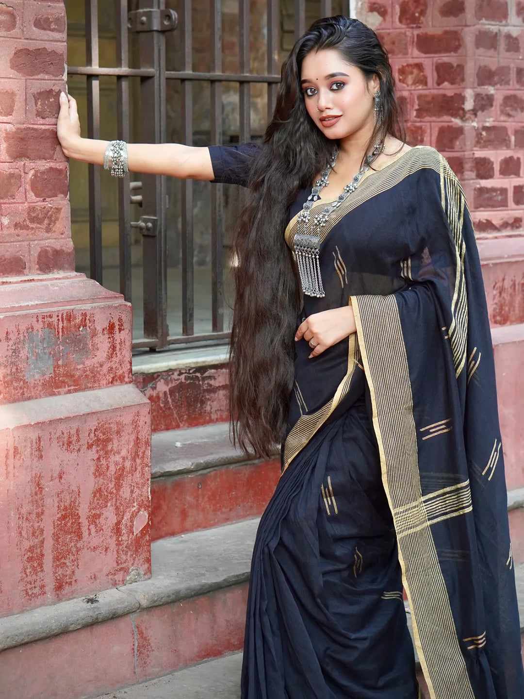 Aparna Black & Golden Premium Handloom Cotton Solid Saree For Women